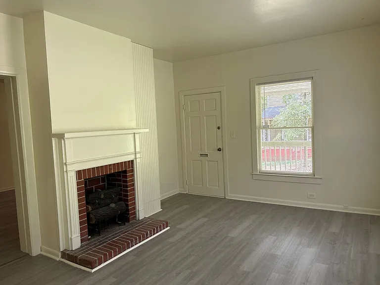3304 & 3306 Maple Rd NE — Photo 3