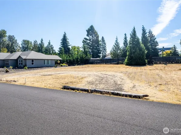 211 Columbia Point Road, Longview, WA 98632