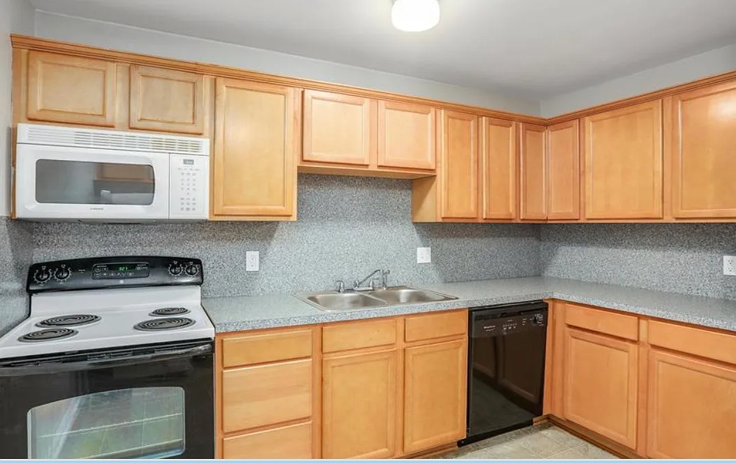 2 bed, 860 sqft, $1,300 — Photo 4
