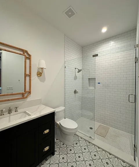 1st bedroom bathroom