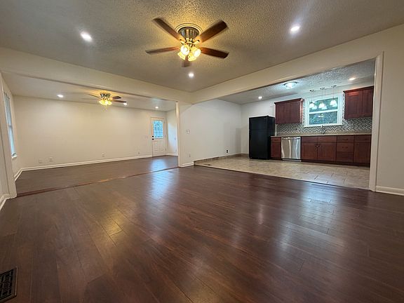 3rd image of 4700 Leanna Rd