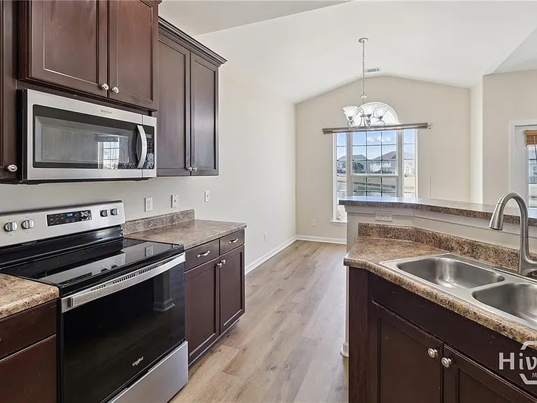 117 Greyfield Cir — Photo 8