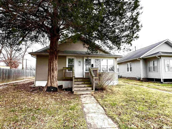 404 S Pine St, Zeigler, IL 62999