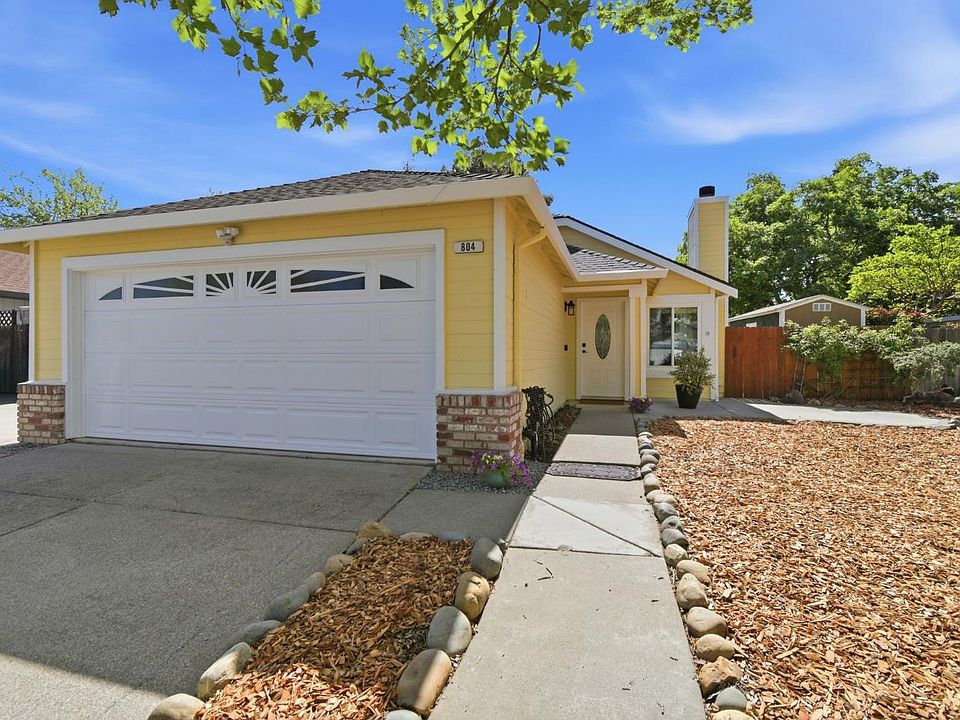 1st image of 804 Sapphire Cir