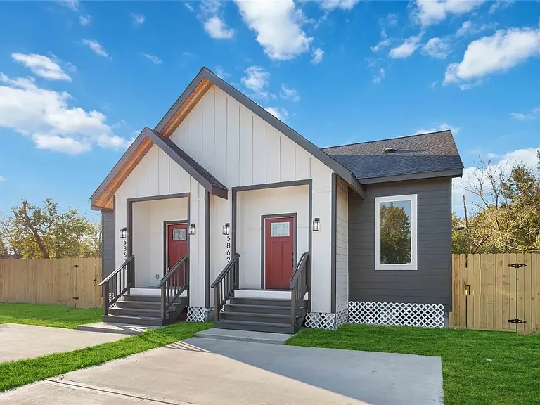 5862 Southington St — Photo 2