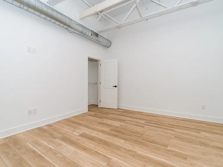 2700 E Auburn St #G203 — Photo 9