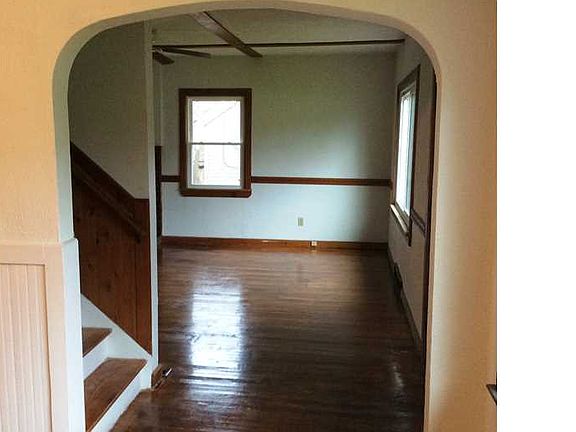 2nd image of 4684 North St