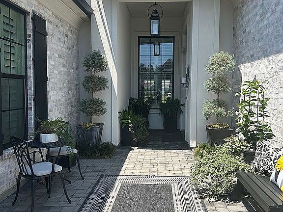 2nd image of 225 Rue Chantilly