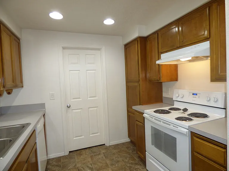 4811-4813 Cougar Ct SE — Photo 8