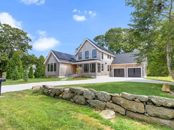 1 Sunset Ln, Dartmouth, MA 02748