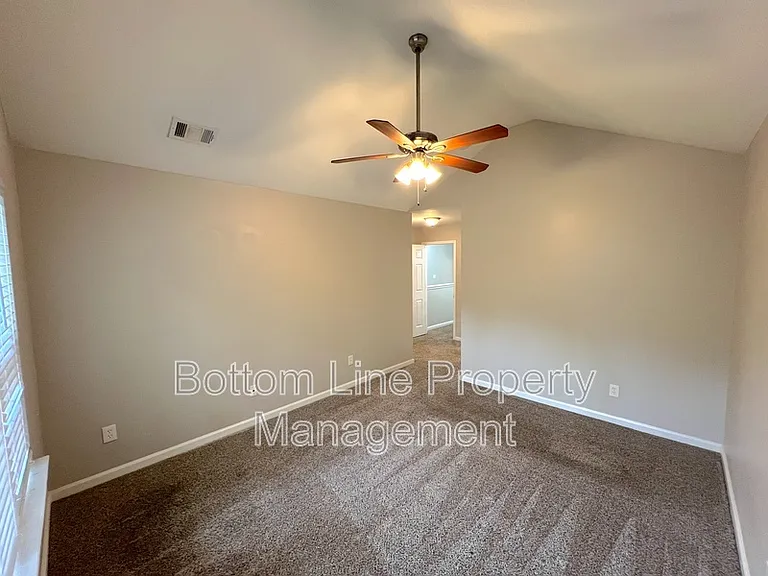 7637 Abigail Glen Dr — Photo 16
