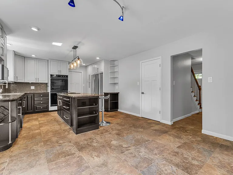 3015 High Pointe Ct — Photo 7