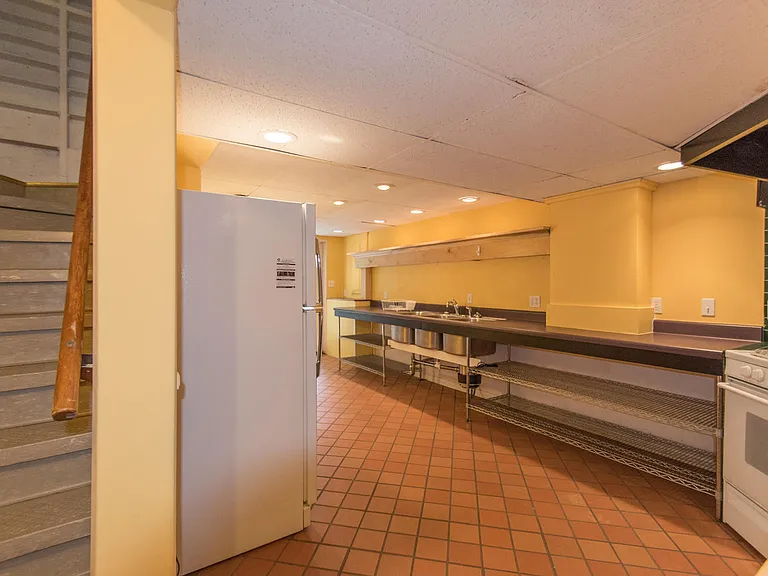 321 S Eastside Dr — Photo 25