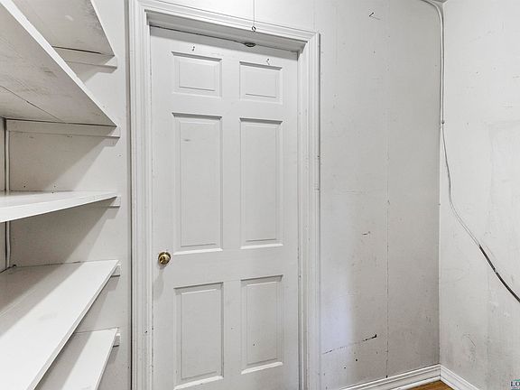 5th image of 2907 Royal Dr