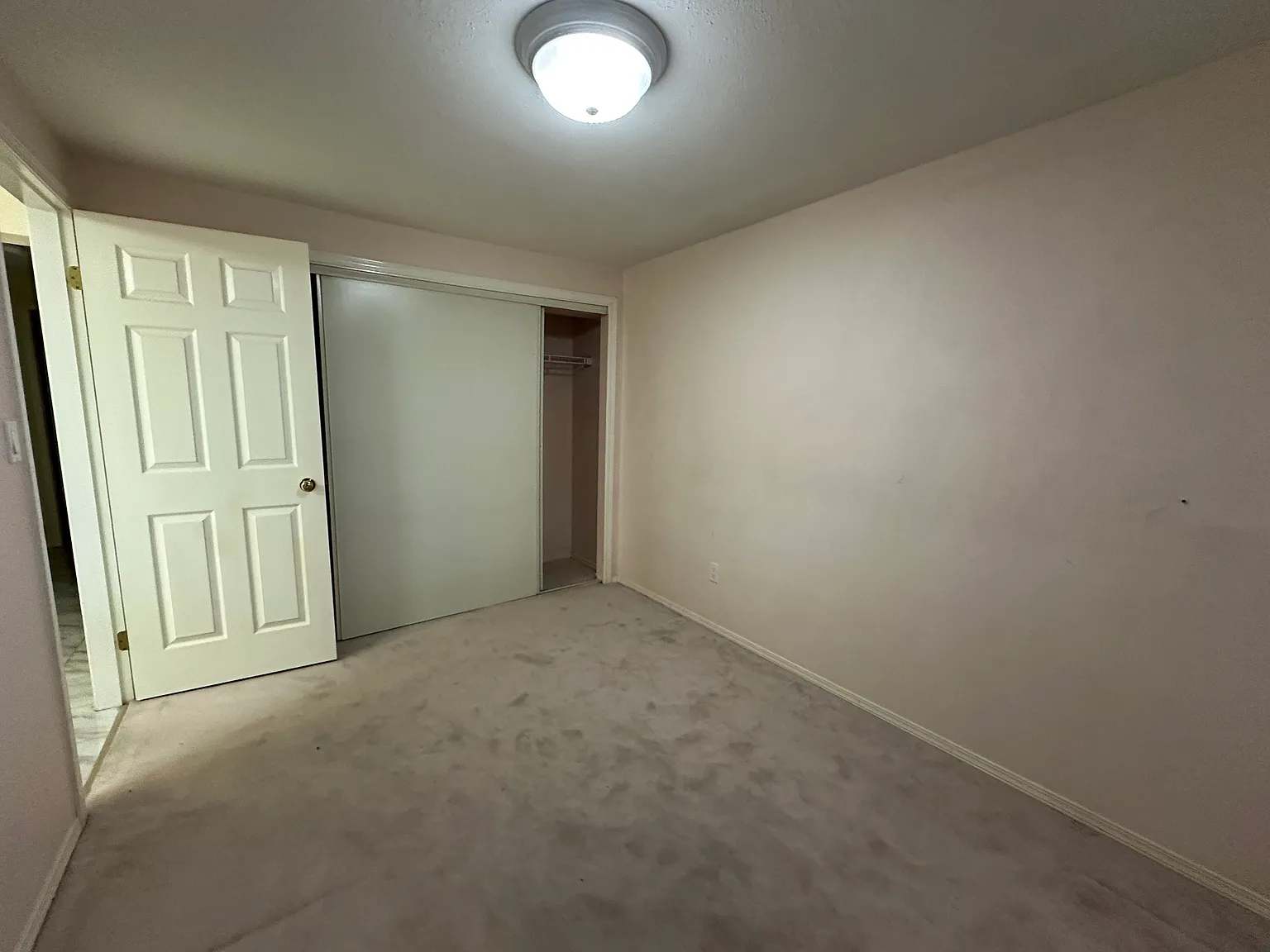 2 bed, 700 sqft, $1,750 — Photo 2