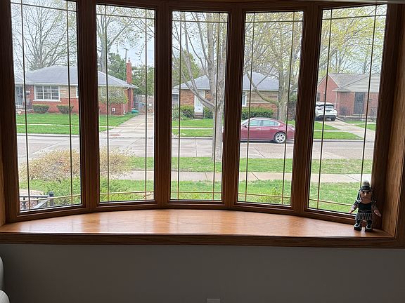 5th image of 22646 Oconnor St