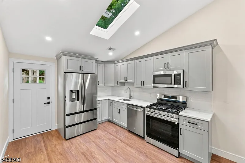 144 Main St — Photo 3