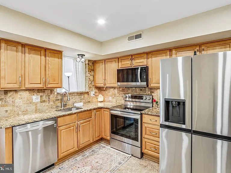 33 Hastings Ct — Photo 16