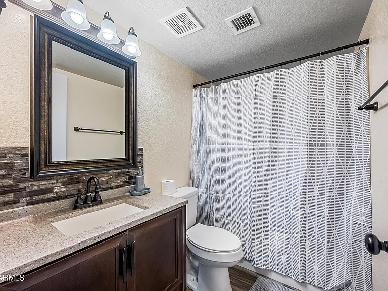610 N Rosemont Cir — Photo 5