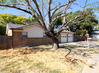 2828 Bowood Ct, Fort Worth, TX 76112