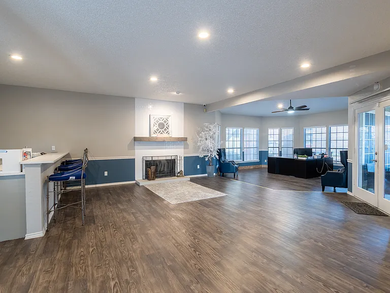 La Prada Place Apartments — Photo 6