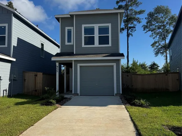 955 Pertuso Ln, Huffman, TX 77336
