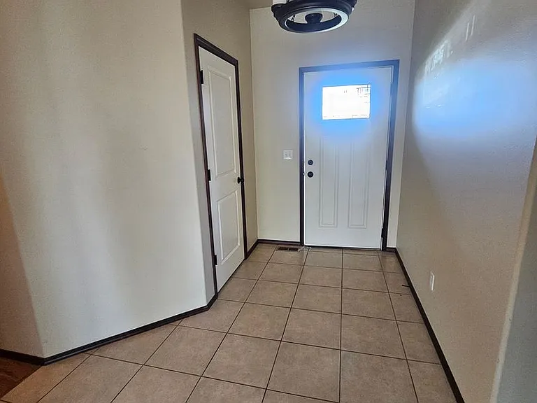 2606 N Columbia St — Photo 3