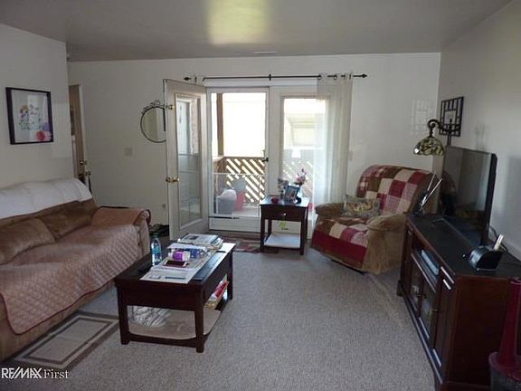 4th image of 16555 Woodlane