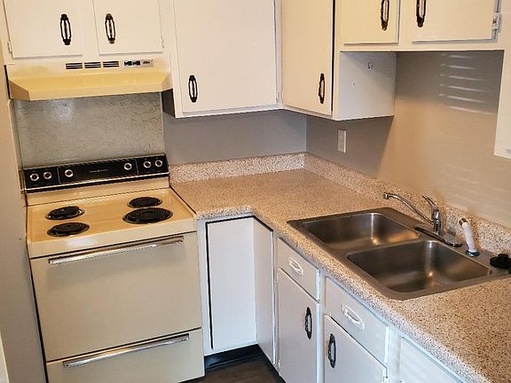 5th image of 206 Dahlia Dr