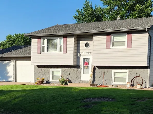 3907 L Ave, Kearney, NE 68847