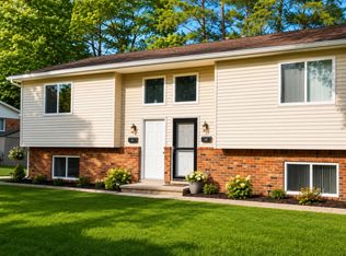 211 Hacker St, Rochester Hills, MI 48307
