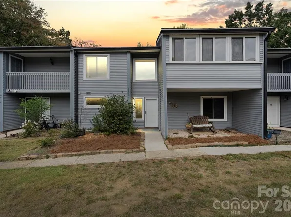 6610 Point Comfort Ln, Charlotte, NC 28226