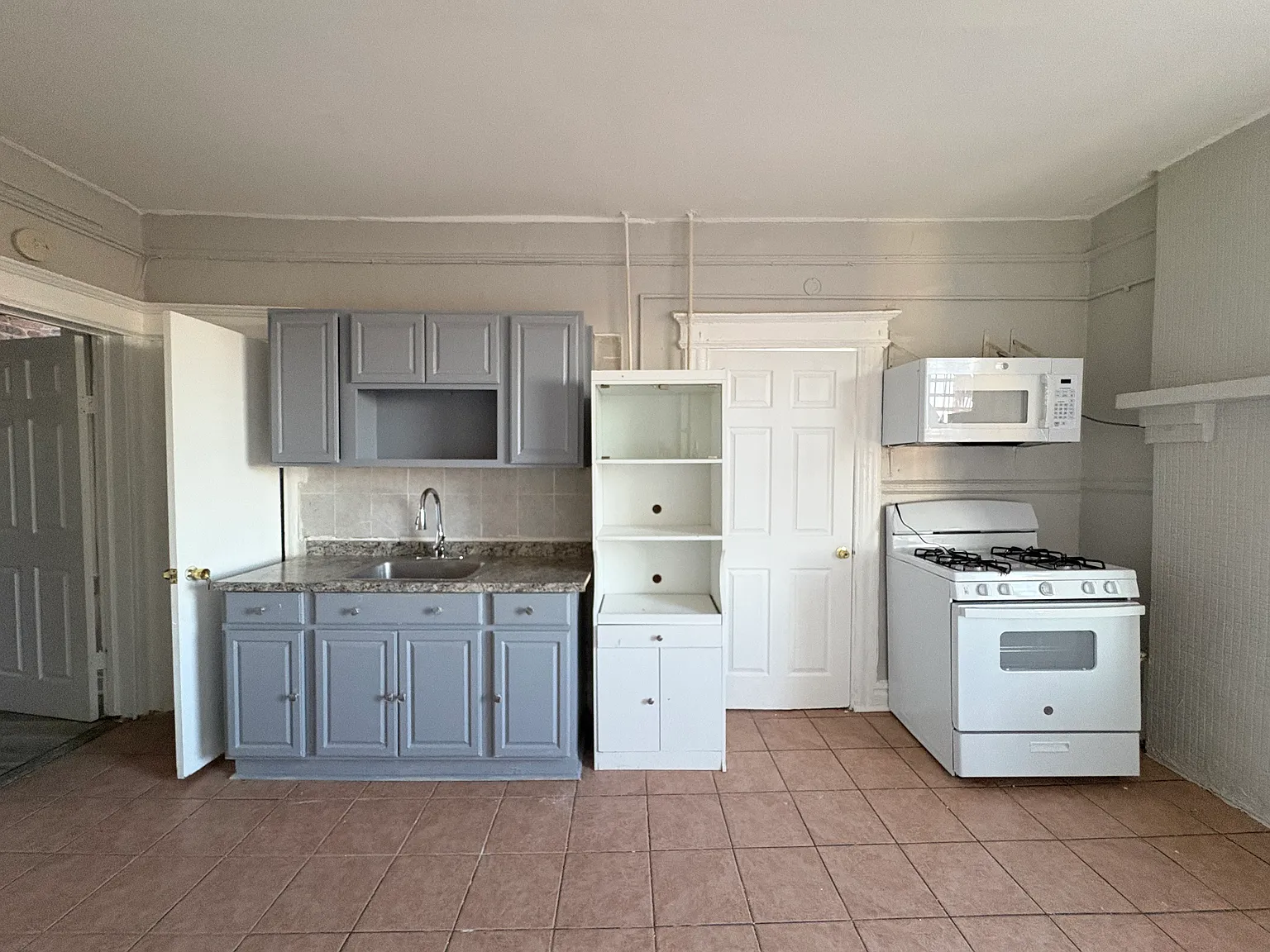 2 bed, 800 sqft, $1,650 — Photo 1