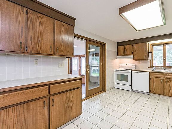 4th image of 4941 Driftwood Dr