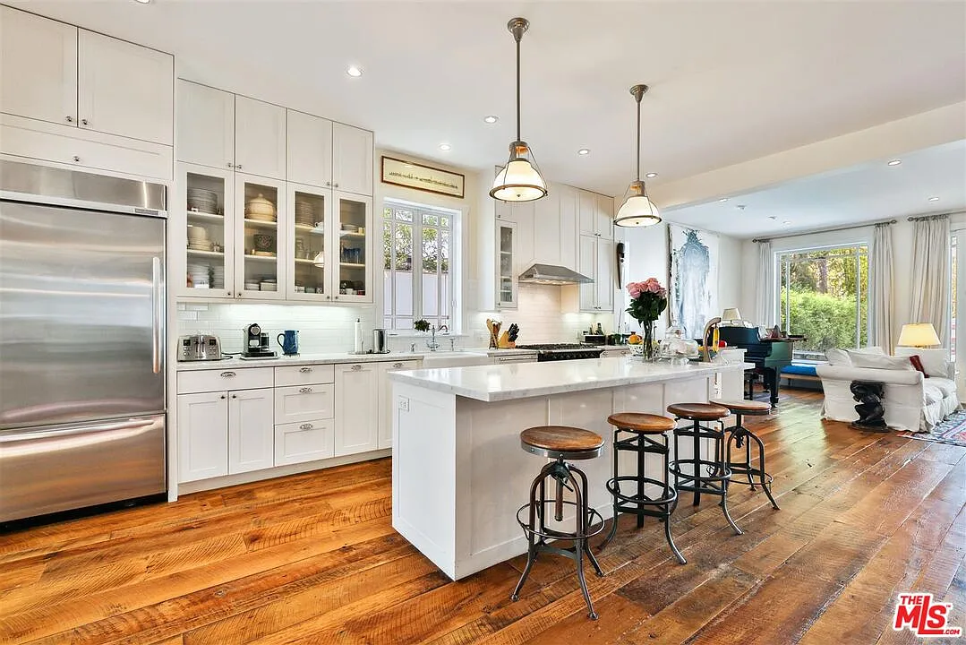 4 bed, 3.0 bath, 2514 sqft, $24,000 — Photo 2