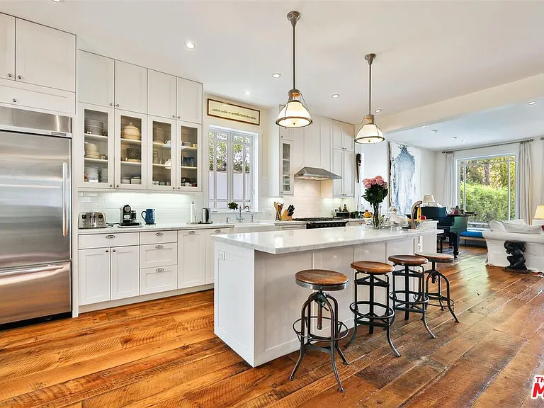 749 Milwood Ave — Photo 2