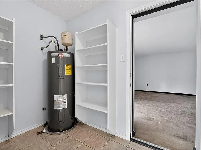 8409 Nairn Dr — Photo 25