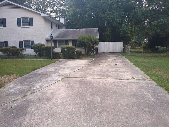 Large driveway with room to park multiple cars