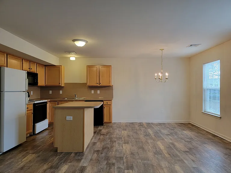 1338 Hammon Ave — Photo 5