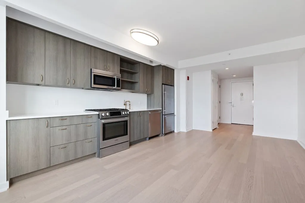 515 West 38th Street — Photo 2