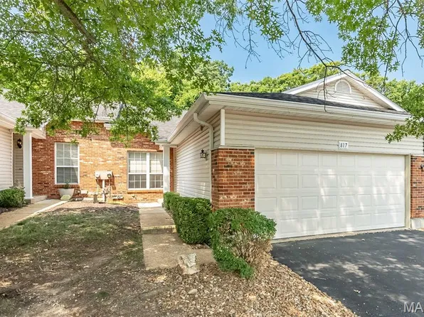 817 Woodside Trails Dr, Ballwin, MO 63021