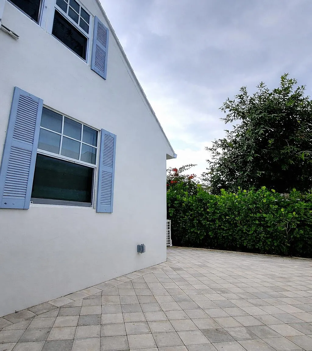 2 bed, 2.0 bath, 1090 sqft, $5,000 — Photo 3