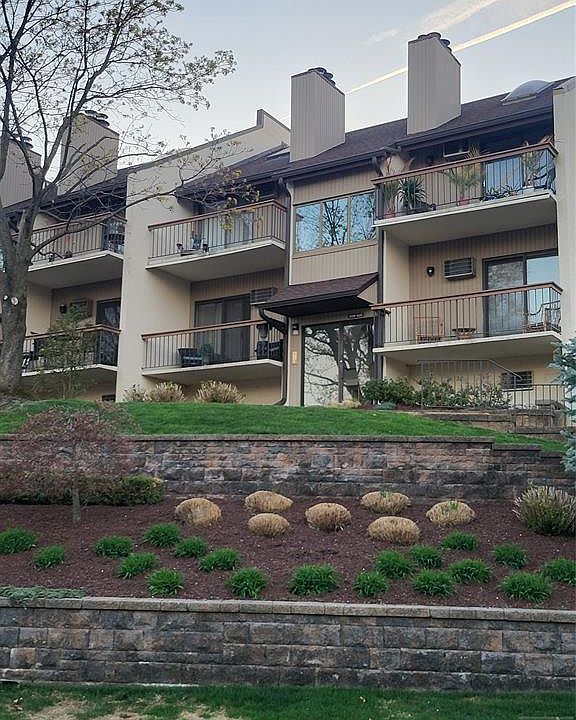 2nd image of 404 W Ridge Mews #4D