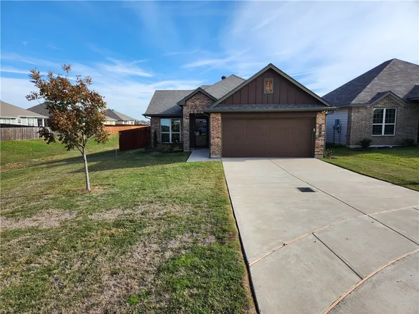 900 McCandles Rd, Waco, TX 76705