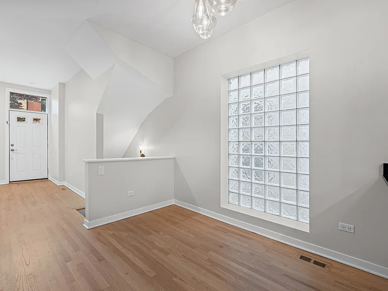 1747 N Wolcott Ave #1 — Photo 3