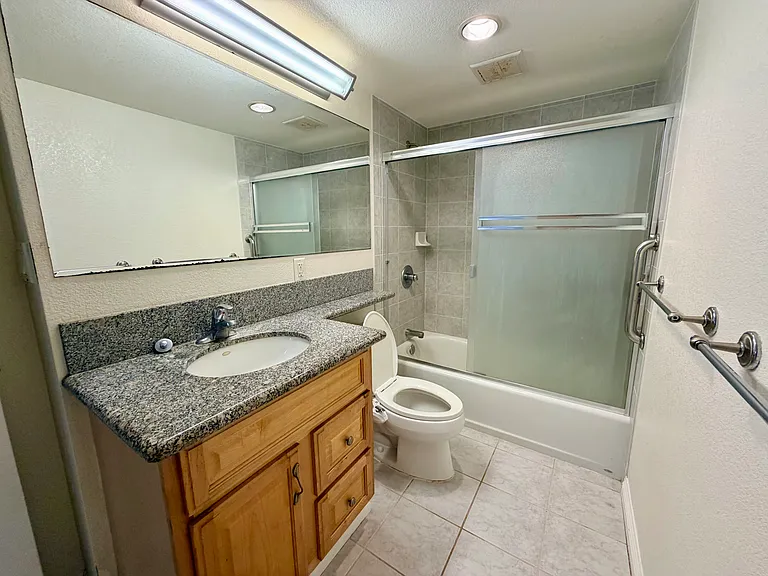 909 University Ave #107 — Photo 7