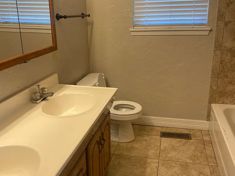 1818 W Cedar St — Photo 11