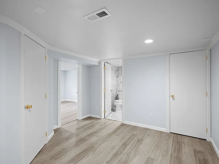 1028 W Chelan Ave — Photo 25