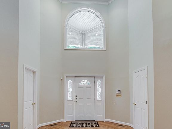 3rd image of 18 Nantucket Ct