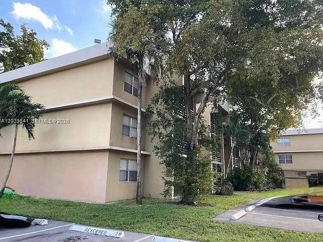 4205 N University Dr #309 — Photo 2